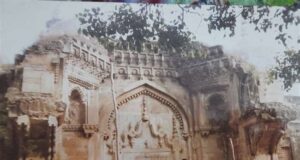 ज्ञानवापी परिसर में कई देवी-देवताओं के साथ ही शेषनाग की कलाकृति मौजूद