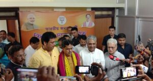 Biplab Deb-के पीछे का राजनीतिक समीकरण- सुनील देवधर के खास रहे , बने मुख्यमंत्री और अब मुख्यमंत्री पद से इस्तीफा , इस्तीफा दिया या फिर दिलवाया गया ?