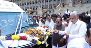 केंद्रीय मंत्री पुरुषोत्तम रुपाला ने मोबाइल पशु चिकित्सा वैन का किया उद्घाटन