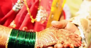 दूल्हा पक्ष लाया आर्टिफिशियल कानों के झुमके , दुल्हन ने ससुराल जाने से किया मना , पुलिस ने करवाया समझौता , ससुराल जाते ही दूल्हा देगा असली झुमके पोलिस ने रखी शर्त