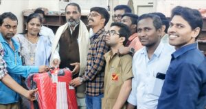 मालाड पोस्ट ऑफिस में 40 साल काम करने पर रिटायर हुए चंद्रकांत शिरसाट