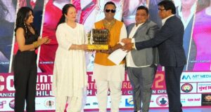 एक्ट्रेस मंदाकिनी के हाथों आईसीसीए अवॉर्ड से सम्मानित हुए बिजनेसमैन डॉ निकेश जैन माधानी