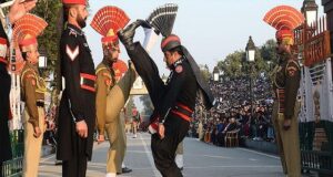 रिट्रीट सेरेमनी में घटते पाकिस्तानी, बढ़ते हिन्दुस्तानी*