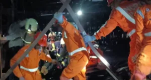 मुंबई में आंधी-तूफान ने मचाया कत्लेआम, होर्डिंग गिरने से 12 की मौत