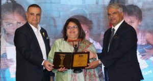 पशु कल्याण के लिए नीतू जोशी को मिला न्यूज़मेकर्स अचीवर्स अवार्ड