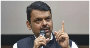 देवेंद्र फडणवीस लाएंगे घोटालों की लिस्ट