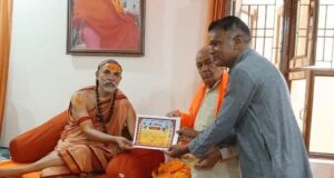 ज्योतिपीठाधीश्वर जगतगुरु शंकराचार्य स्वामी अविमुक्तेश्वरानंद सरस्वती के कर कमलो द्वारा गौ सांसद