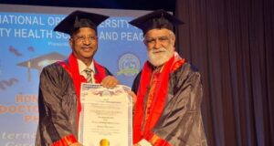 पूर्व केंद्रीय मंत्री अश्विनी चौबे ने पुरुषोत्तम केजरीवाल को डॉक्टरेट की उपाधि से किया सम्मानित