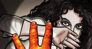 राजनीति से सिनेमा तक स्त्री ही बिकती है