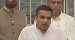 गुजरात विधानसभा के मानसून सत्र के आखिरी दिन खूब हंगामा