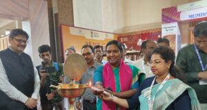 नेहरू सेंटर, वर्ली में 5 सितंबर तक मुंबई साड़ी फेस्टिवल का उद्घाटन करने पहुंचीं आईएएस डॉ. एम. बीना