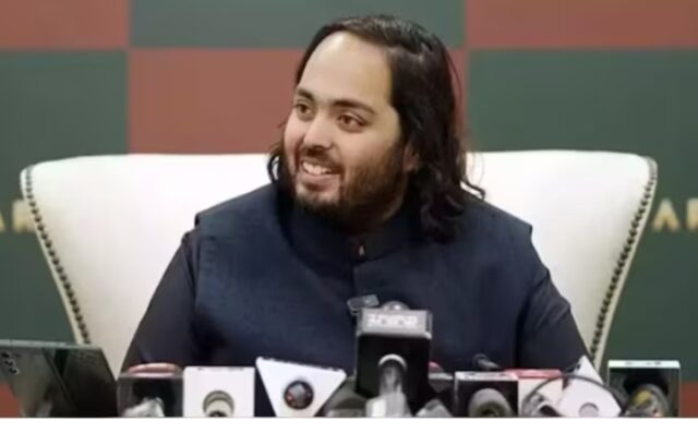 अनंत अंबानी की ‘वंतारा’ ने मुंबई में वन्यजीव मूर्तियों का अनावरण किया