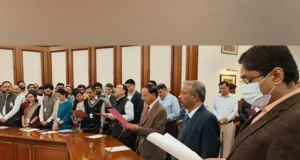 संविधान दिवस के अवसर पर प्रधानमंत्री कार्यालय के अधिकारियों ने संविधान की प्रस्तावना पढ़ी