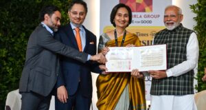 प्रधानमंत्री नरेंद्र मोदी ने विशेष डाक टिकट किया जारी