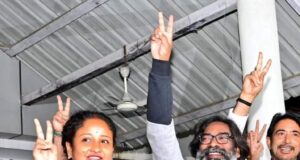 भाजपा के हिंदुत्व पर भारी पड़ा झारखंड मुक्ति मोर्चा का आदिवासी कार्ड*