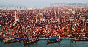 आधा भारत संगम में लगा चुका है आस्था की डुबकी