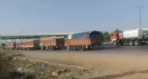 ‘राजस्थान में पुलिस सुरक्षा में गौ-तस्करी’ 52 ट्रकों में भरकर मध्य प्रदेश जा रहे गोवंश को बॉर्डर पर रोका