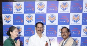 स्वीकृति शर्मा ने पीएस फाउंडेशन के डॉक्टर्स डे समारोह और चलता फिरता मुफ्त दवाखाना के एक वर्ष की सफलता के उत्सव का किया नेतृत्व