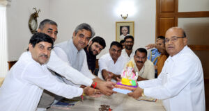 ‘गौ राष्ट्र यात्रा’ टीम ने कर्नाटक के राज्यपाल से की भेंट