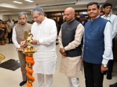 अश्विनी वैष्णव ने भगवान बिरसा मुंडा को पुष्पांजलि अर्पित की