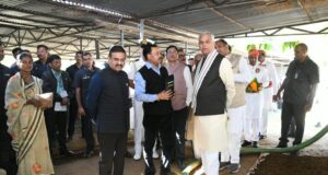 महाराष्ट्र और गुजरात के राज्यपाल आचार्य देवव्रत ने नागपुर में गौ विज्ञान अनुसंधान केंद्र का दौरा किया