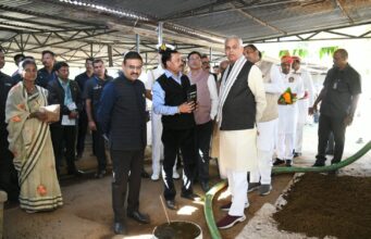 महाराष्ट्र और गुजरात के राज्यपाल आचार्य देवव्रत ने नागपुर में गौ विज्ञान अनुसंधान केंद्र का दौरा किया