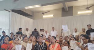 एसआरए ने वरळी में 2,500 परिवारों के घर का सपना संकट में डाला, स्थानीय निवासियों की मुख्यमंत्री से सहयोग की मांग