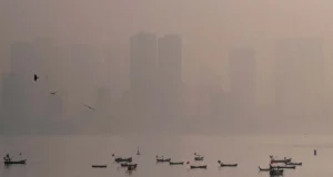 जहरीली हवा से घुट रहा मुंबई का दम